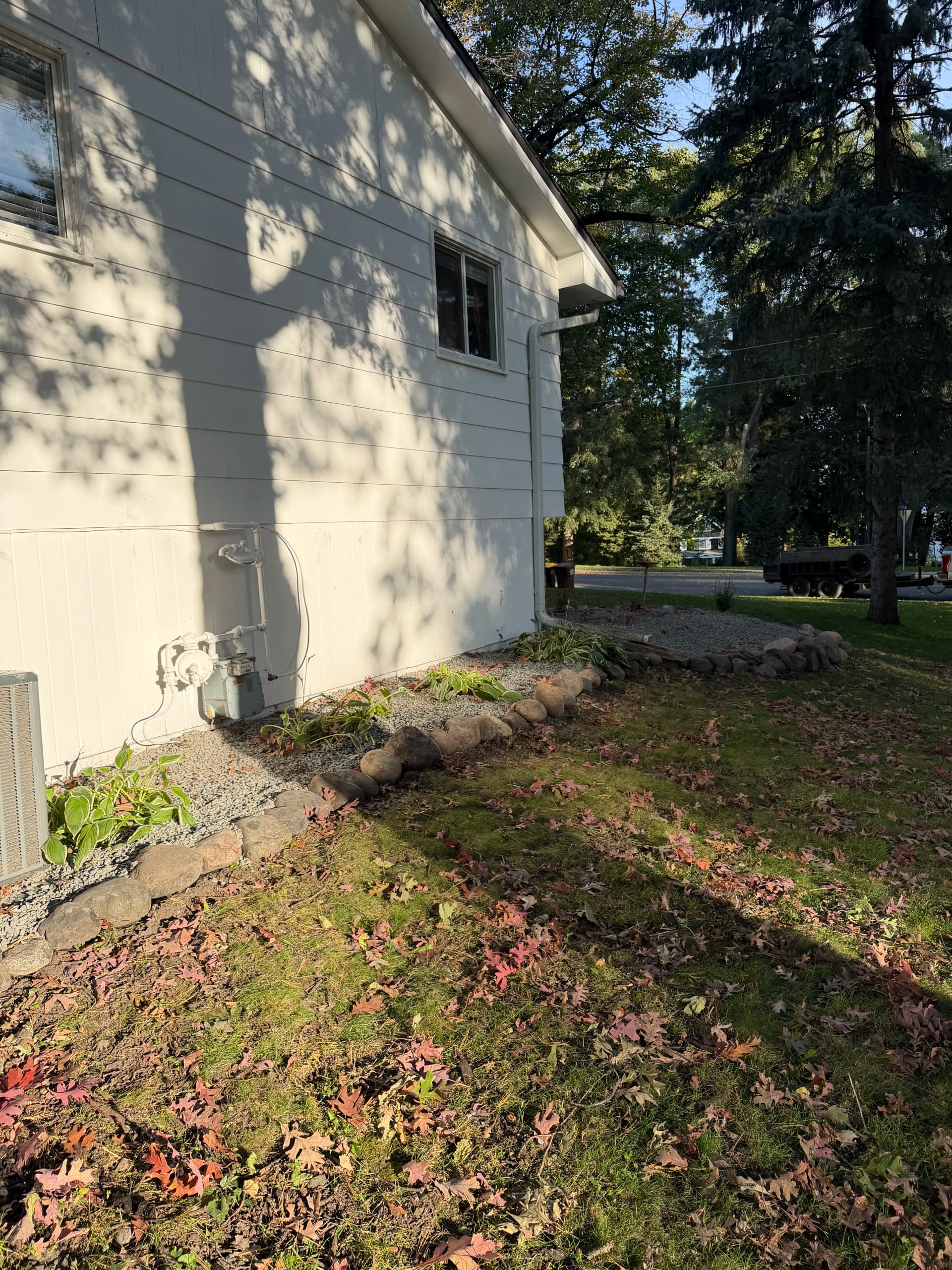 Shakopee Front Yard Bed Rebuild with Gray Trap Rock and Boulder Edging