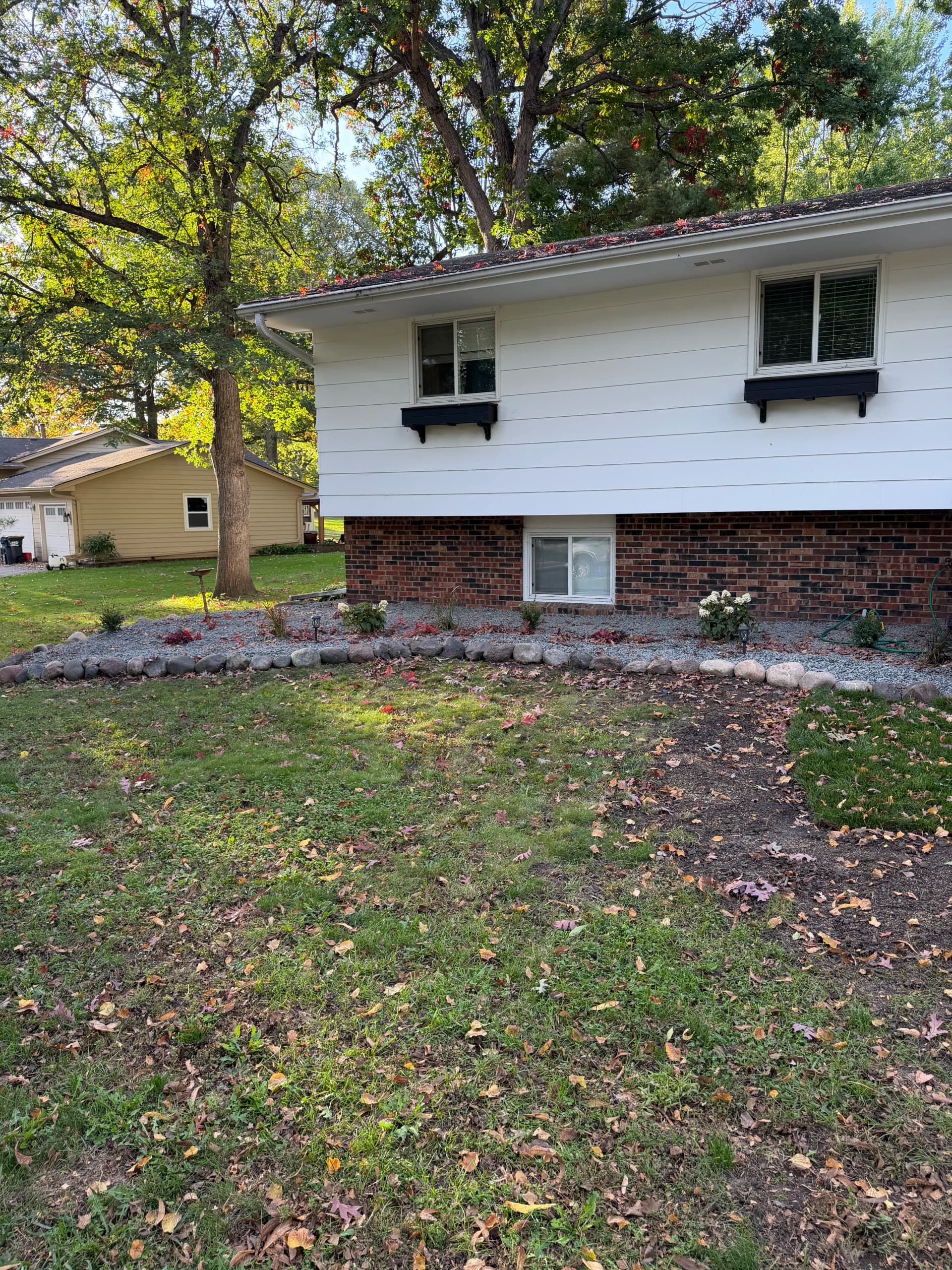 Shakopee Front Yard Bed Rebuild with Gray Trap Rock and Boulder Edging