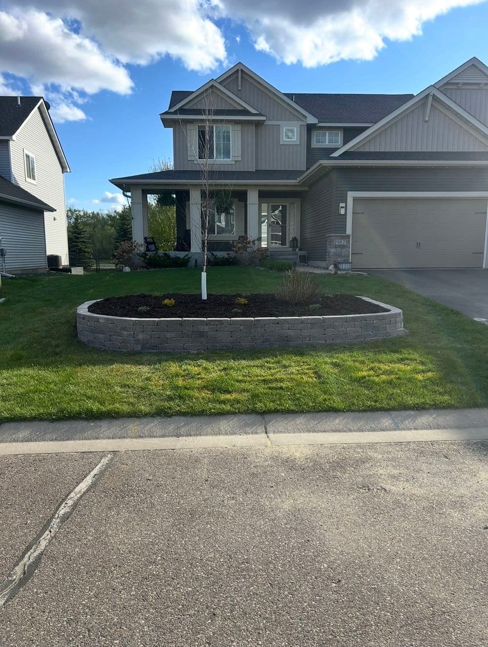 Gallery photos for Curved Retaining Wall and Planting Bed in Blaine MN: Image #2